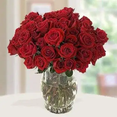 30 Red Roses In Vase