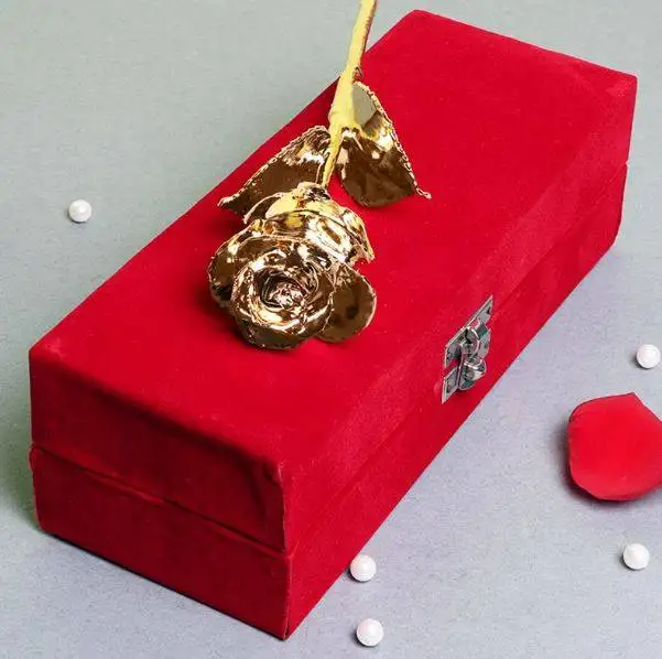 Classic Golden Roses