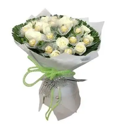 Peacefull Rocher Bouquet