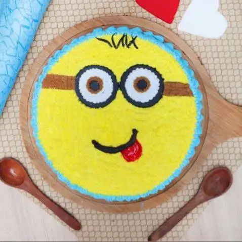 Vanilla Minion Cake - Image 2