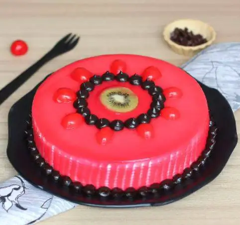 Delicious Creamy Strawberry Cake