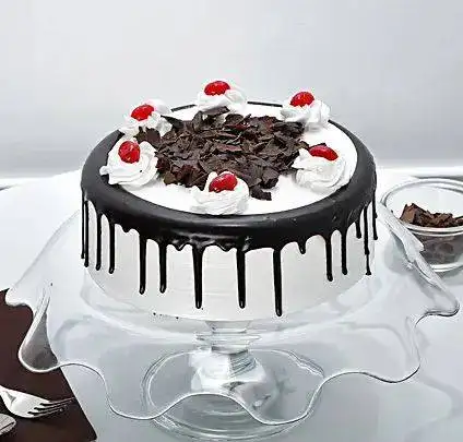 Black Forest Trendy Cake