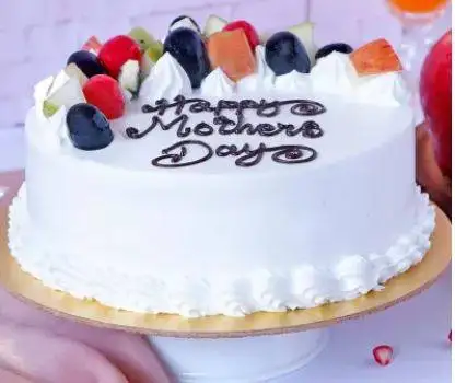 Mothers Day Special Fruits Cake - Image 3