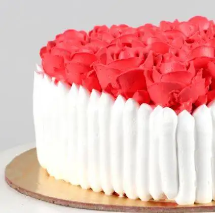 Hearty Roses Cake - Image 5