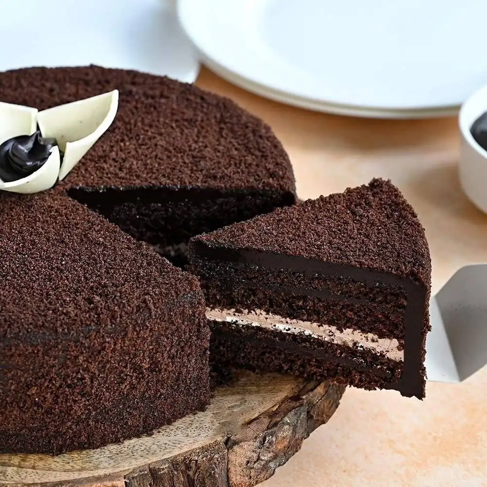 Tasty Creamy Choco Round Shape Cake - Image 3