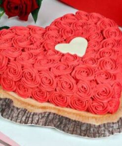 Valentines Creamy Red Roses Velvet Cake