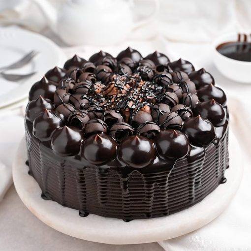 Round Snickers Fuse Chocolate Cake