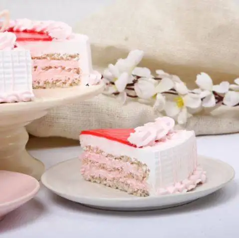 Strawberry Round Shape Cake - Image 3