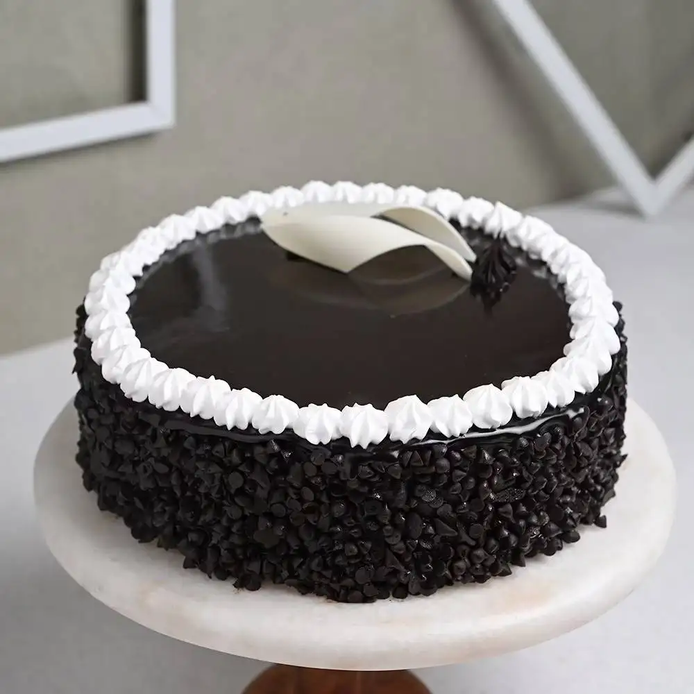 Beautiful White &  Choco Creamy Chip Cake
