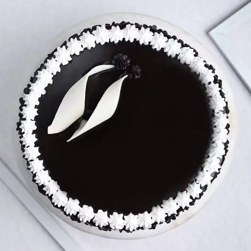 Beautiful White &  Choco Creamy Chip Cake - Image 2