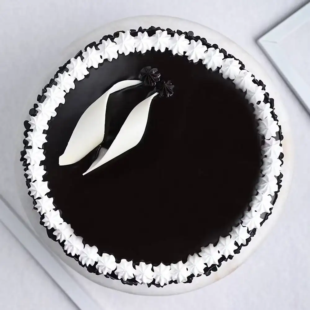 Beautiful White &  Choco Creamy Chip Cake - Image 2