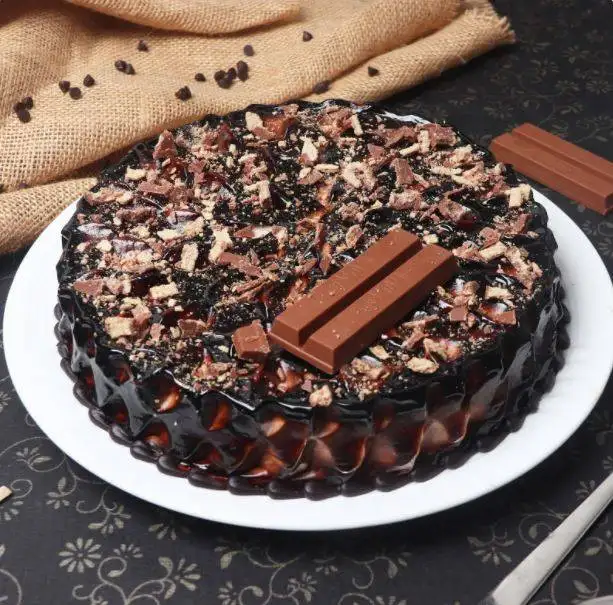 Delicious Kitkat & Choco Cake