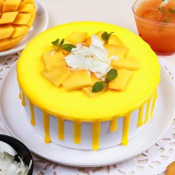 Mango Sliced Delicious Cake