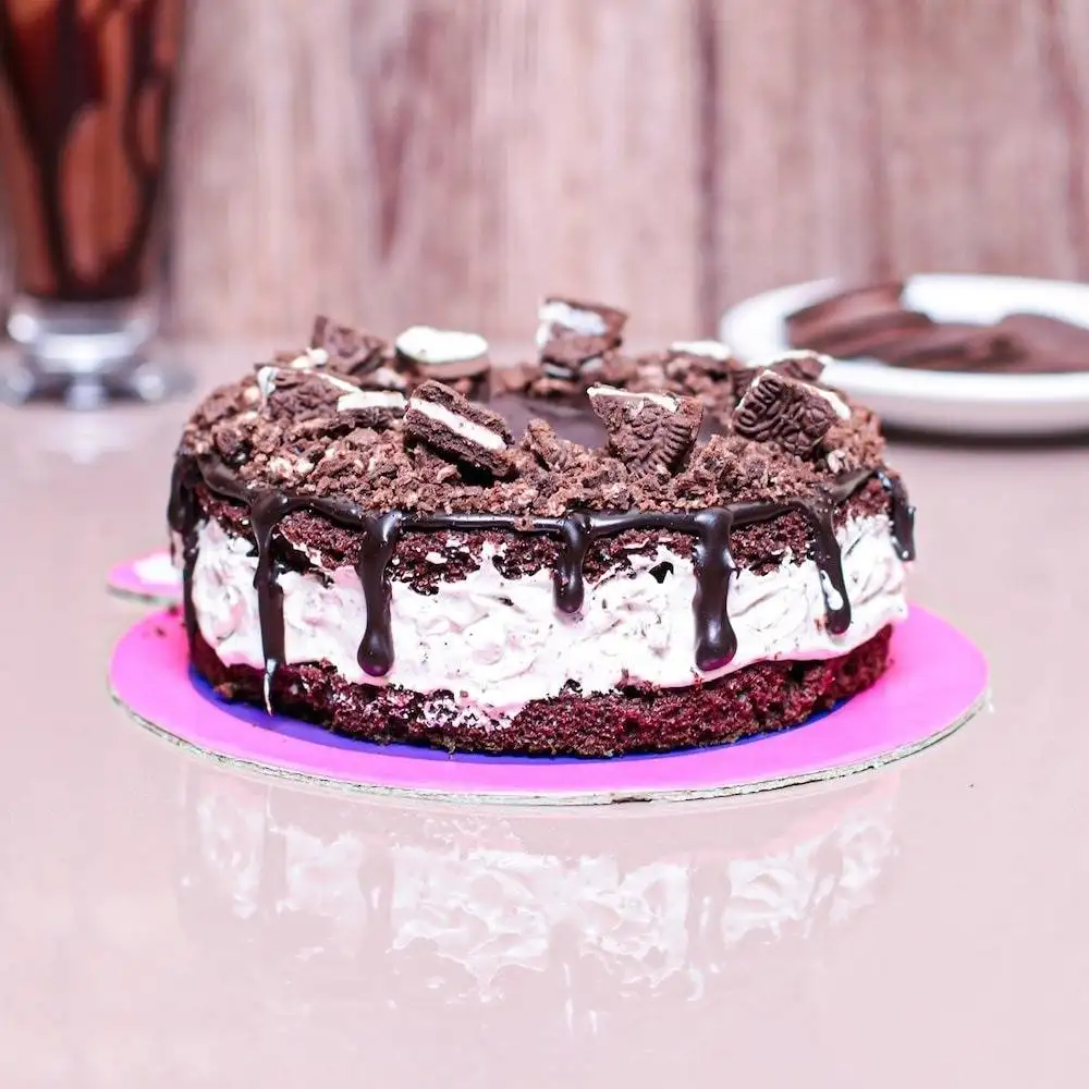 Delicious Crumble Oreo Cake - Image 2