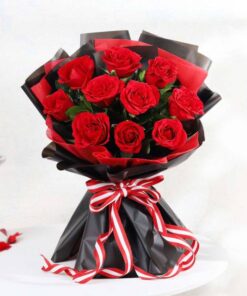 Commendable 10 Red Roses Bouquet