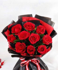 Commendable 10 Red Roses Bouquet