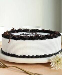 Creamy Choco Bordered Cake