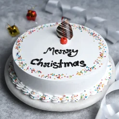 Creamy Vanilla Christmas Cake