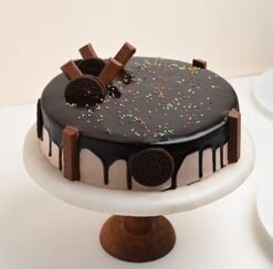 Oreo-Kitkat Drizzle Bliss Cake