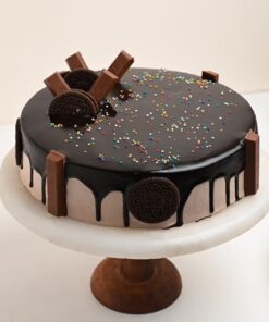 Oreo-Kitkat Drizzle Bliss Cake