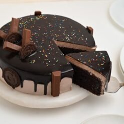 Oreo-Kitkat Drizzle Bliss Cake