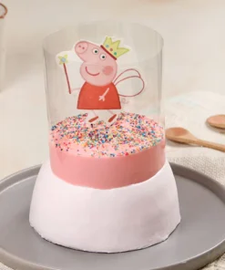 Peppa’s Strawberry Delight Pull Up Cake